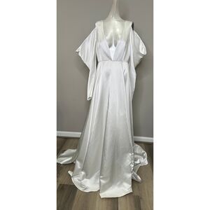 Wandering Duchess Butterfly Sleeve White Gown IT 42 / US 6 $1485